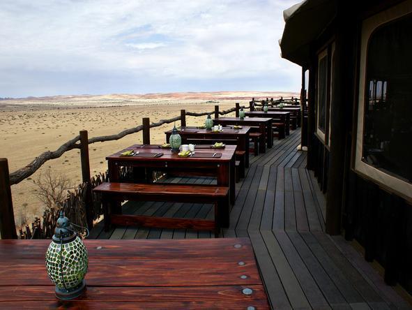 Moon Mountain Lodge - Deck Dining 